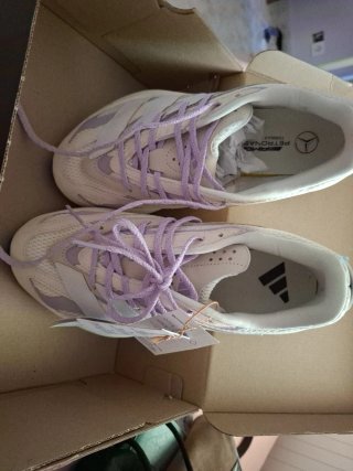 Zapatillas Adidas Beige y Morado