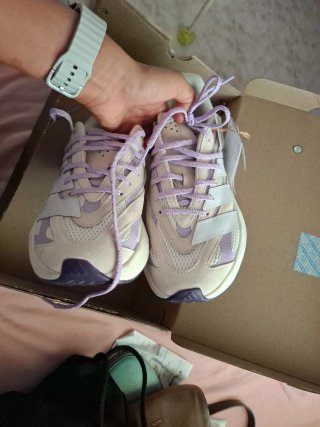 Zapatillas Adidas Beige y Morado