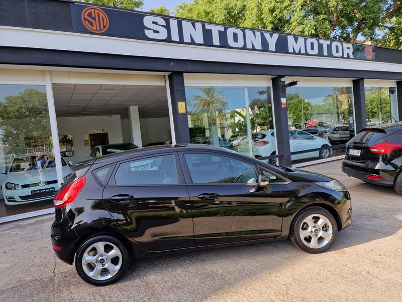 Ford Fiesta 2010 - foto 1