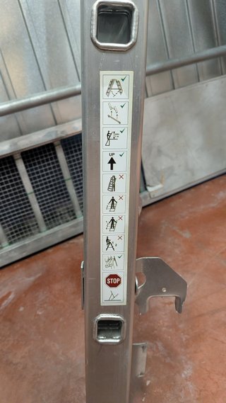Escalera aluminio GEBRA 3 usos 150kg