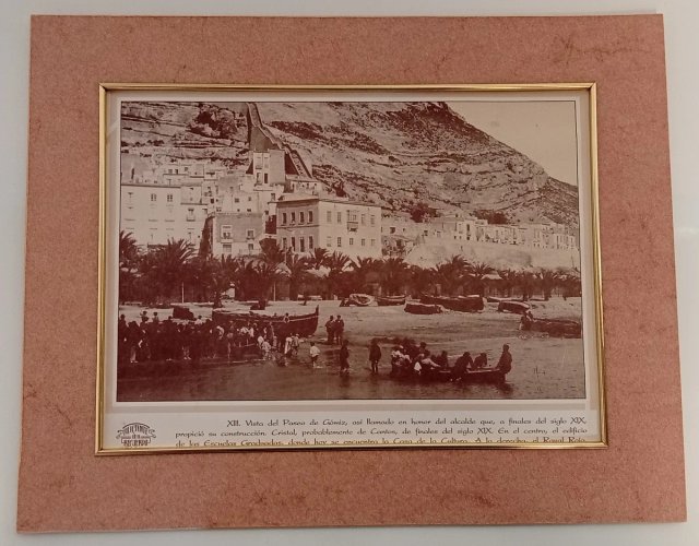 FOTOGRAFÍAS O POSTALES ANTIGUAS ENMARCADAS