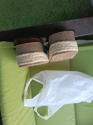 Sandalias Amor Amore Beige y Negro Talla 36