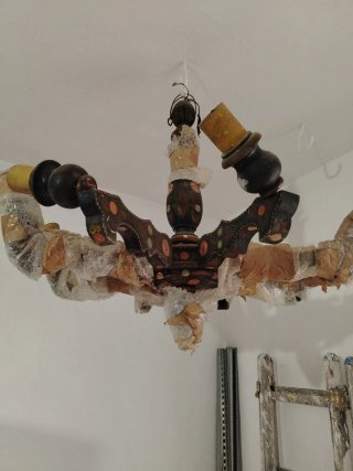 Lámpara antigua de madera decorada Para restaurar