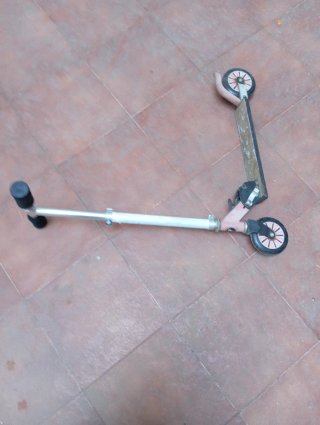 Patinete infantil 2 ruedas.