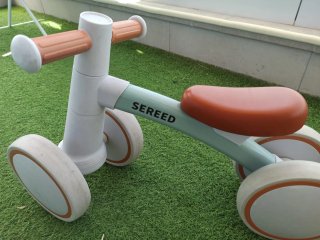 Bicicleta infantil 4 ruedas.