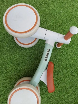 Bicicleta infantil 4 ruedas.