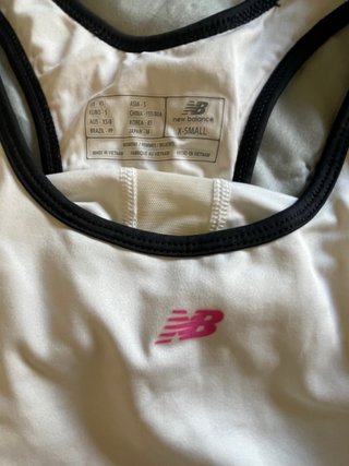 Top sportivo New Balance bianco e rosa XS