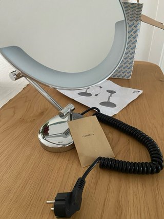 Espejo de aumento con luz LED articulado