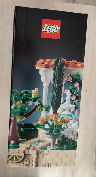 LEGO 10359 Il Giardino della Fontana