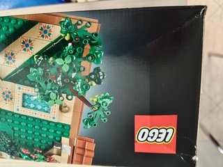 LEGO 10359 Il Giardino della Fontana