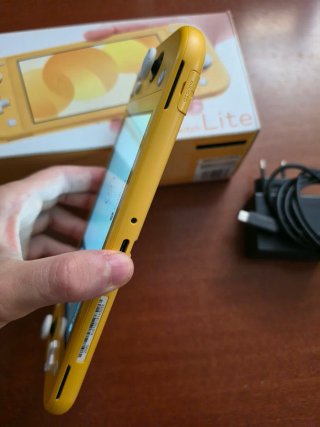 Nintendo Switch Lite Giallo