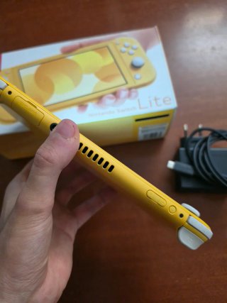 Nintendo Switch Lite Giallo