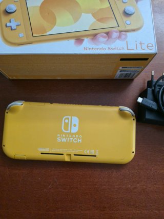 Nintendo Switch Lite Giallo