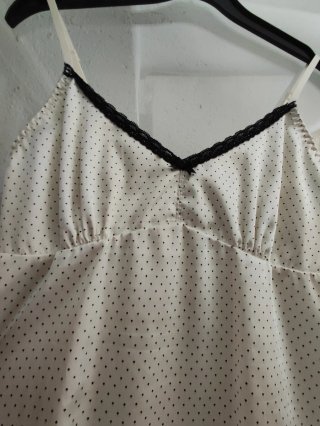 Camisón topos blanco