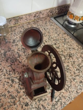 Molinillo de café antiguo Nacional