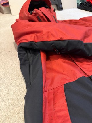 Chaqueta de Nieve Roja y Negra