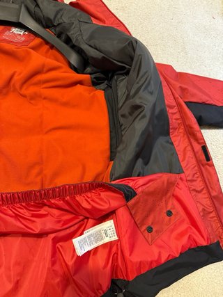 Chaqueta de Nieve Roja y Negra