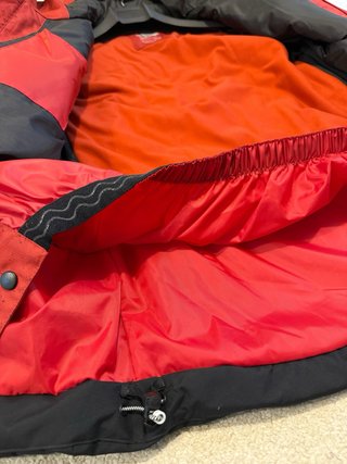 Chaqueta de Nieve Roja y Negra