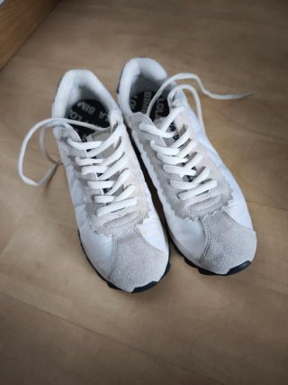 Zapatillas Bimba y Lola blancas y rosas