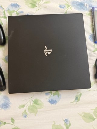 PlayStation 4 Slim + 2 Controller + Call of Duty B