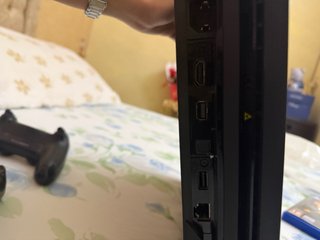 PlayStation 4 Slim + 2 Controller + Call of Duty B