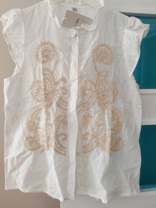 Blusa beige con bordado