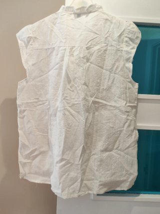 Blusa beige con bordado