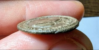 Follis Constantino II 323-324 d.C. Londinium