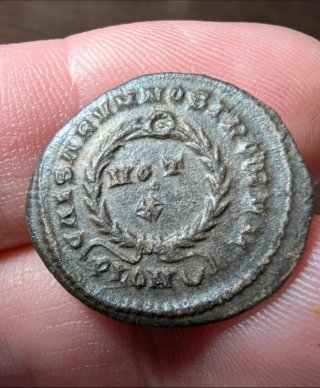 Follis Constantino II 323-324 d.C. Londinium