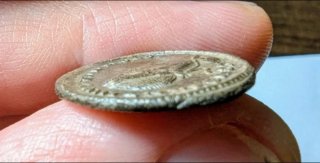 Follis Constantino II 323-324 d.C. Londinium