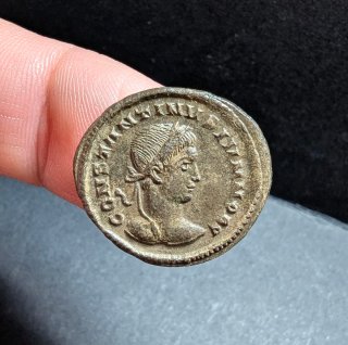 Follis Constantino II 323-324 d.C. Londinium