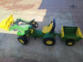 Tractor John Deere 7930 a pedales con remolque
