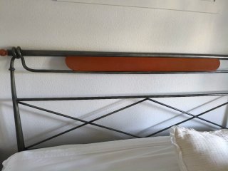 Cabecero de forja con detalle madera