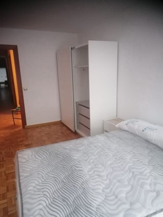 Alquilo piso zona el ejido estudiantes.