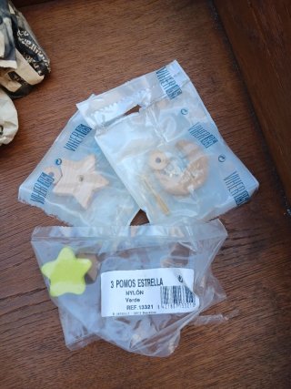 3 Pomos Madera
