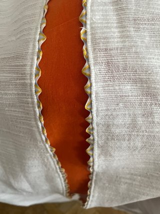 Dos cortinas blancas