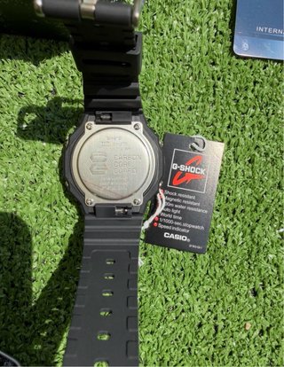 Reloj G-Shock Negro y Blanco