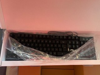 Teclado BAKTH Negro gamer los leds