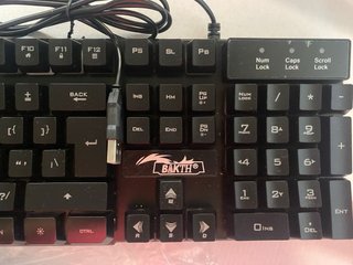 Teclado BAKTH Negro gamer los leds