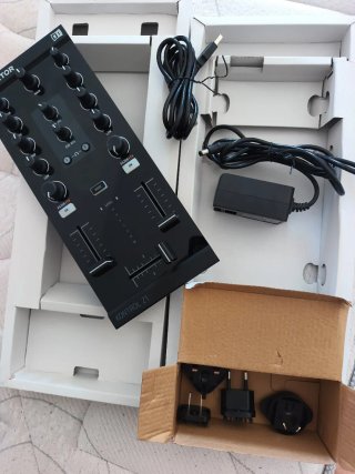 Controlador DJ Traktor Kontrol Z1