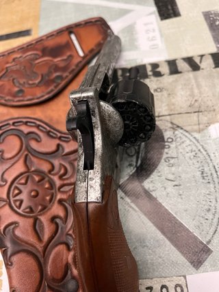 Pistola giocattolo vintage con fondina
