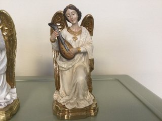 Coppia di angeli in resina 16 cm in offerta