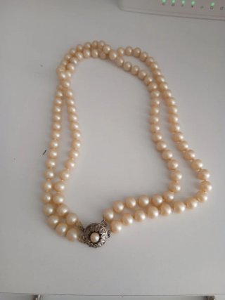 Collar Doble Perlas Beige Cierre Plateado