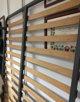 Somier de madera y metal