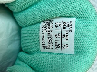 Zapatillas Asics Blancas y Turquesa