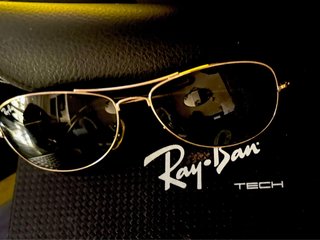 Occhiali da sole Ray-Ban Aviator dorati e neri
