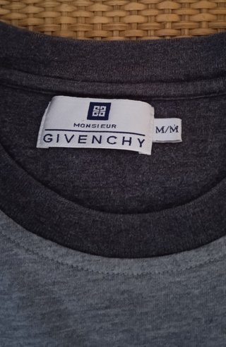 Camiseta Givenchy auténtica como nueva M