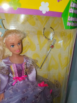 Bambola Jenny con capelli lunghi