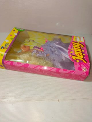Bambola Jenny con capelli lunghi