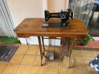 Máquina de coser Refrey CL317
